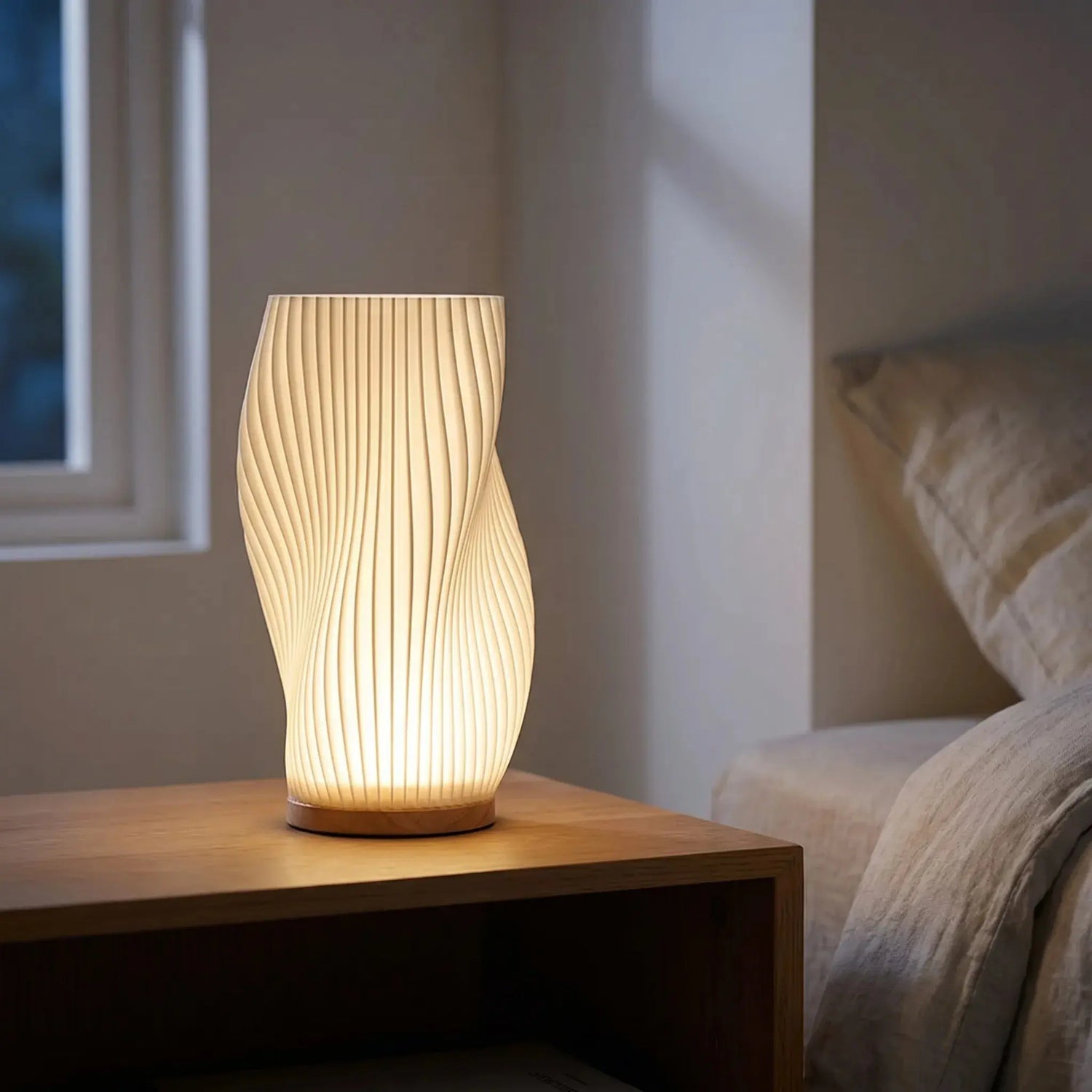 3D-Textured Table Lamp with Solid Wood Base — Dimmable Tri-Color USB Desk Lamp — Bedside Lamp, Living Room Lamp — Sculptural Nightstand and Reading Lamp Erbstuk