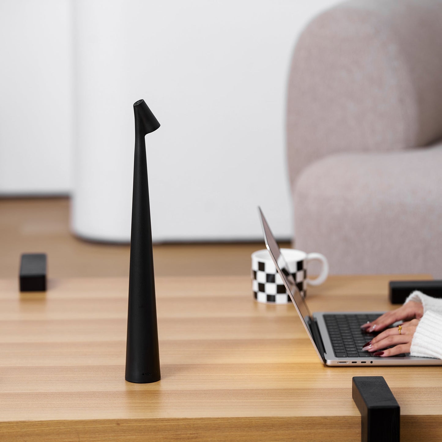 Slim Aluminium Cordless Table Lamp