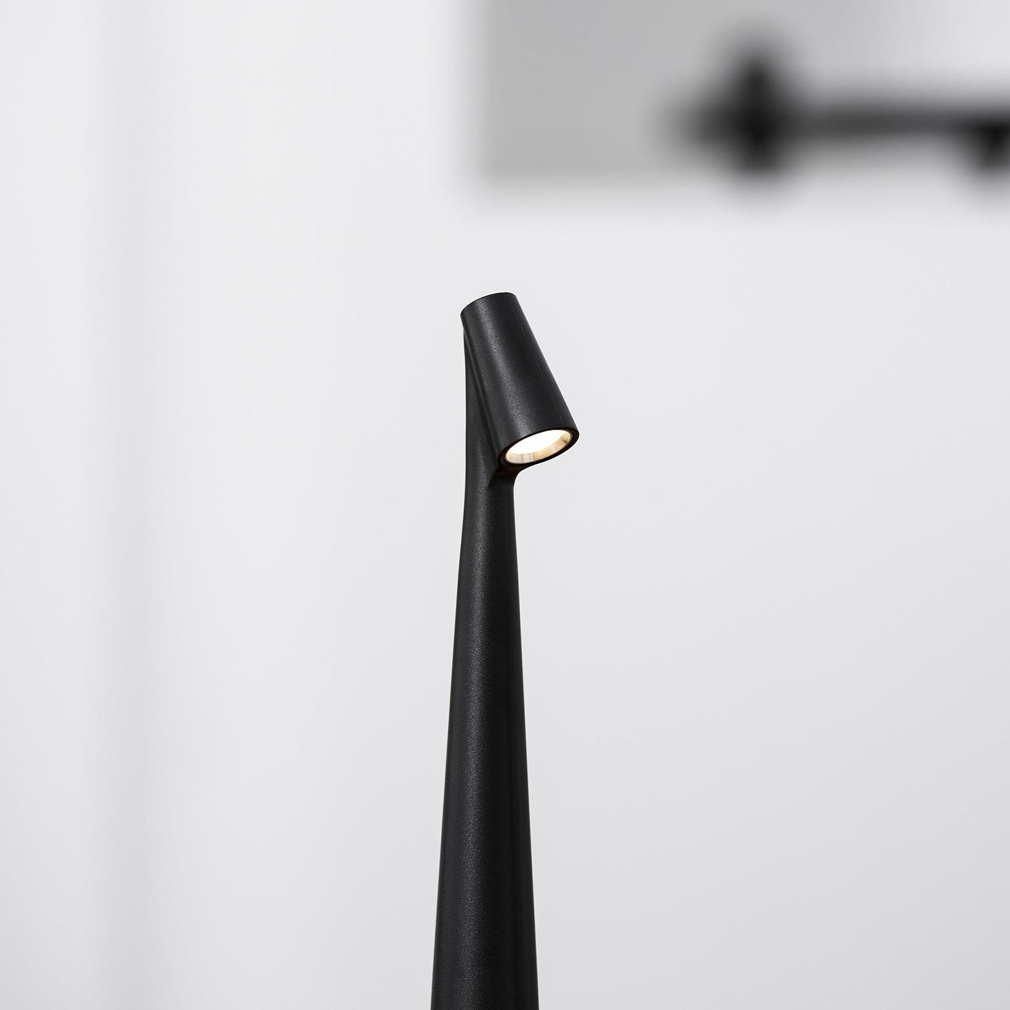 Slim Aluminium Cordless Table Lamp
