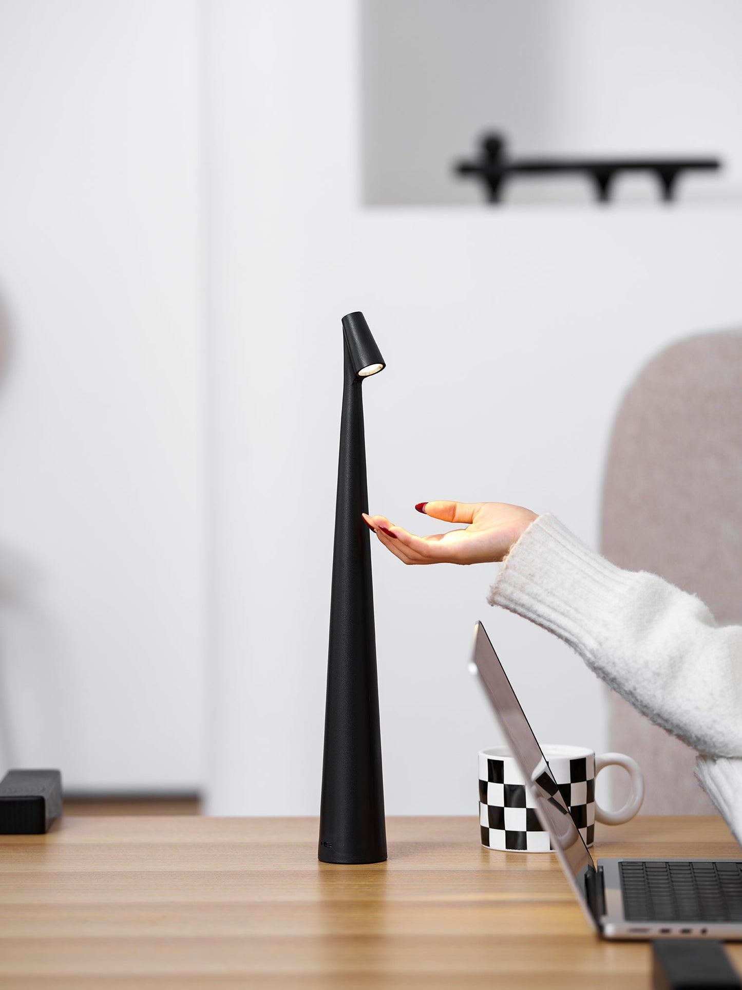 Slim Aluminium Cordless Table Lamp