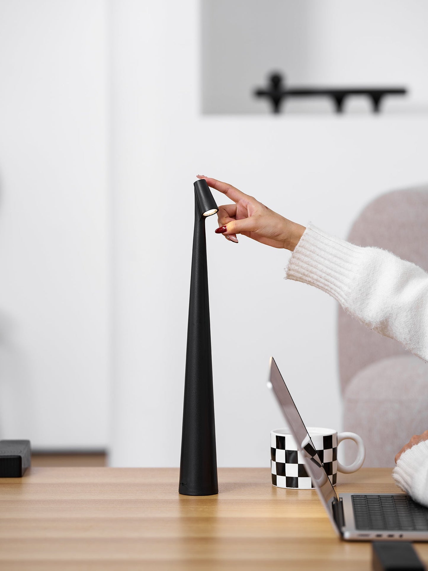 Slim Aluminium Cordless Table Lamp