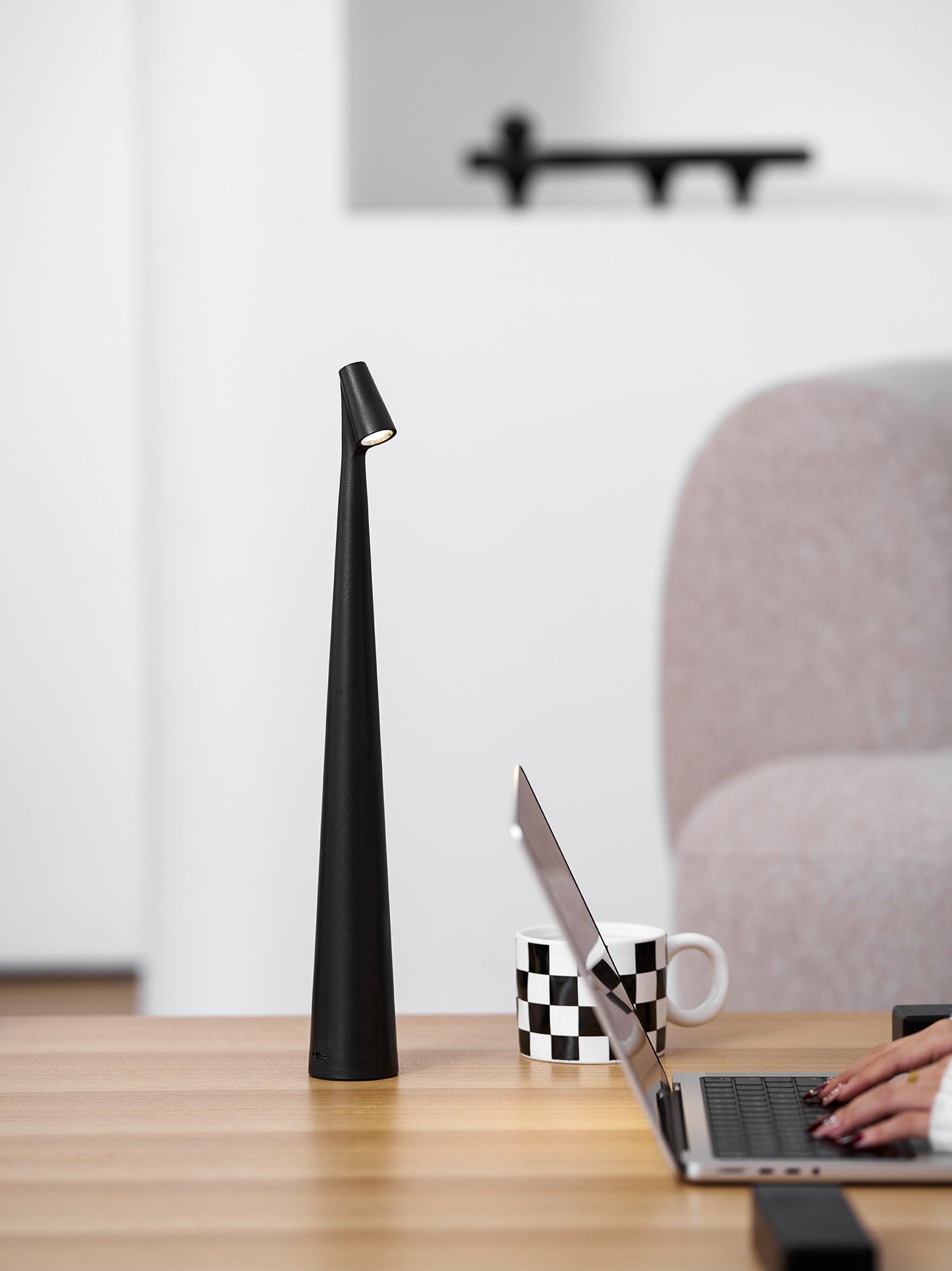 Slim Aluminium Cordless Table Lamp