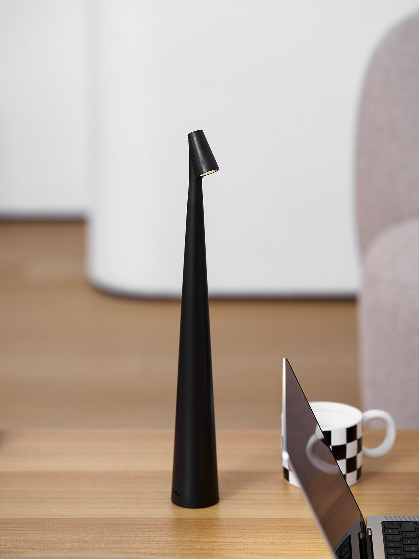 Slim Aluminium Cordless Table Lamp