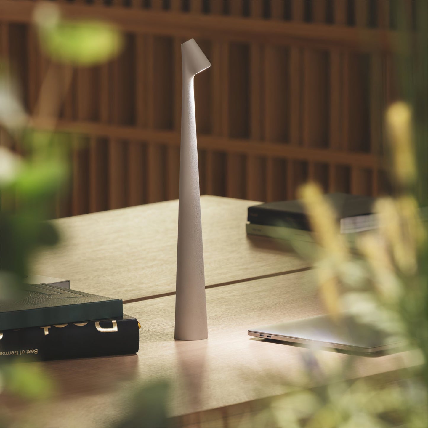 Slim Aluminium Cordless Table Lamp