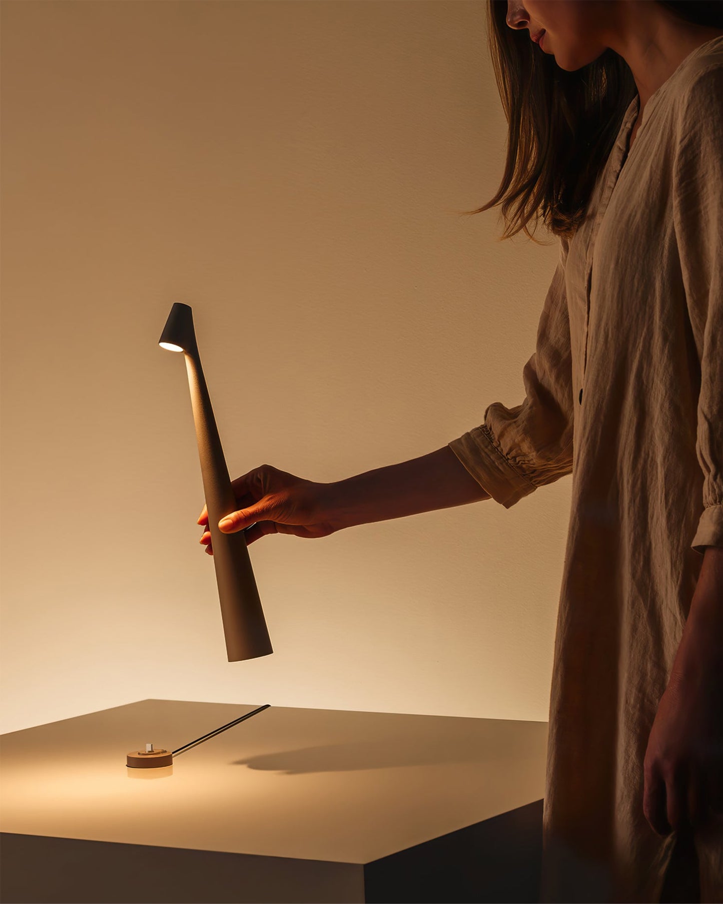 Slim Aluminium Cordless Table Lamp
