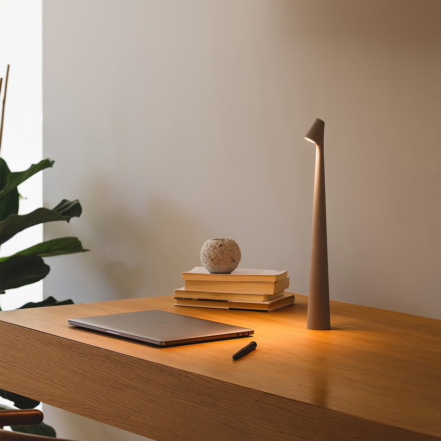 Slim Aluminium Cordless Table Lamp