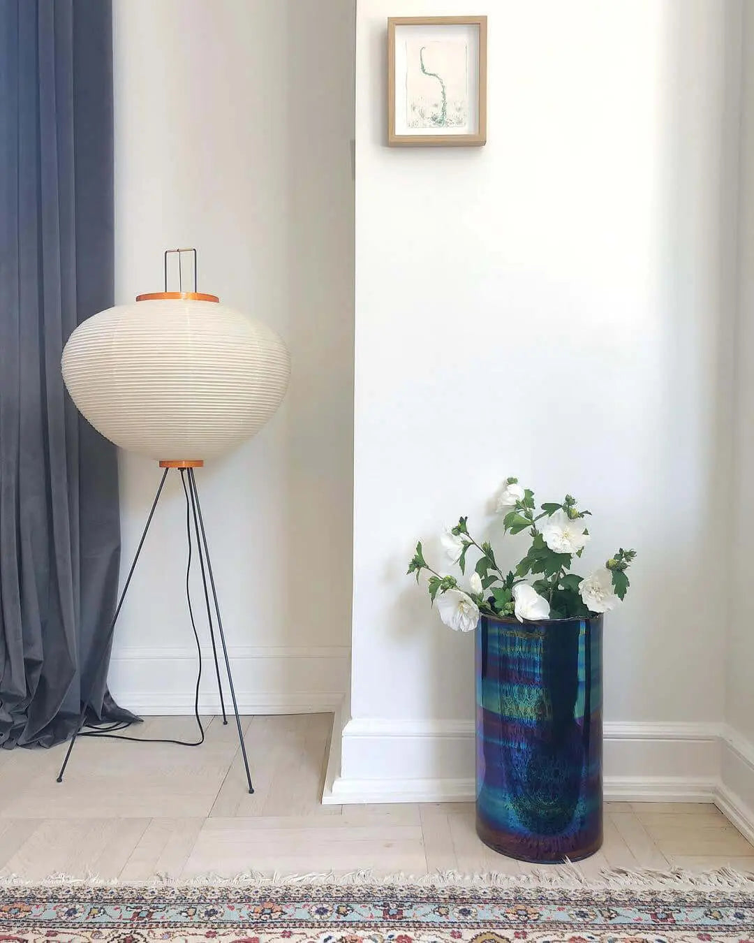 Rice Paper Lantern Floor Lamp — Sculptural Tripod Ambient Light for Living Room, Bedroom, Study and Reading Corner, Soft-Glow Paper Shade Floor Lamp Erbstuk