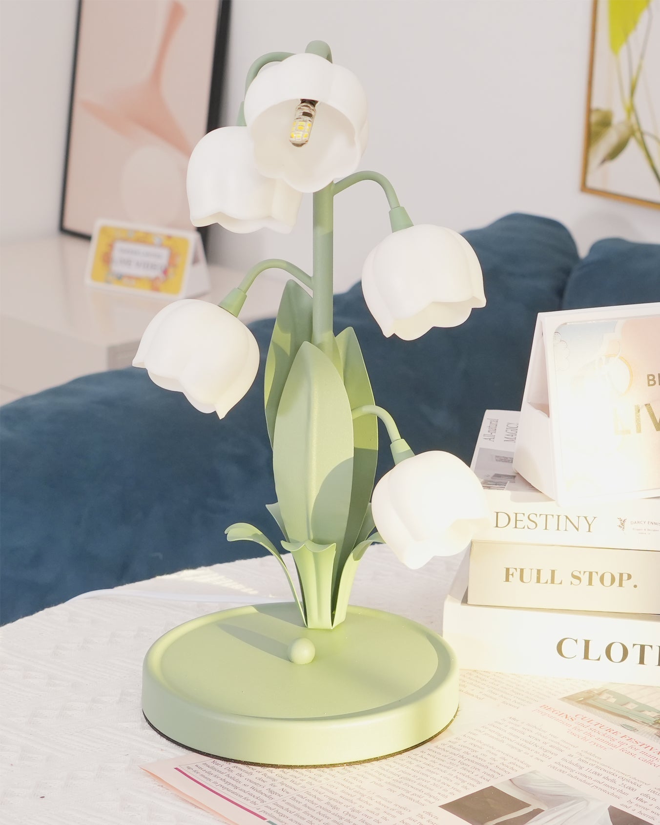 Bellflower Stem Table Lamp