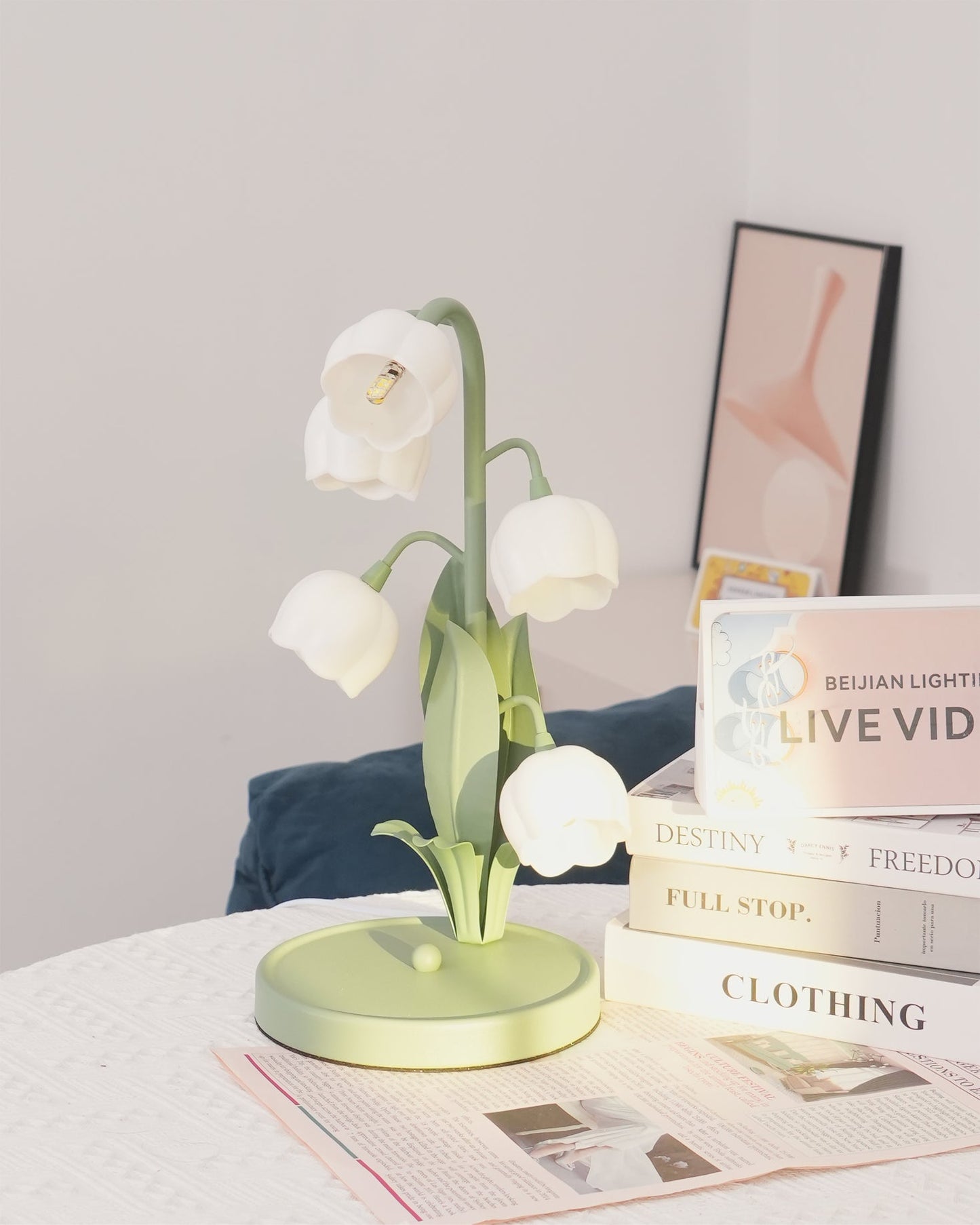 Bellflower Stem Table Lamp
