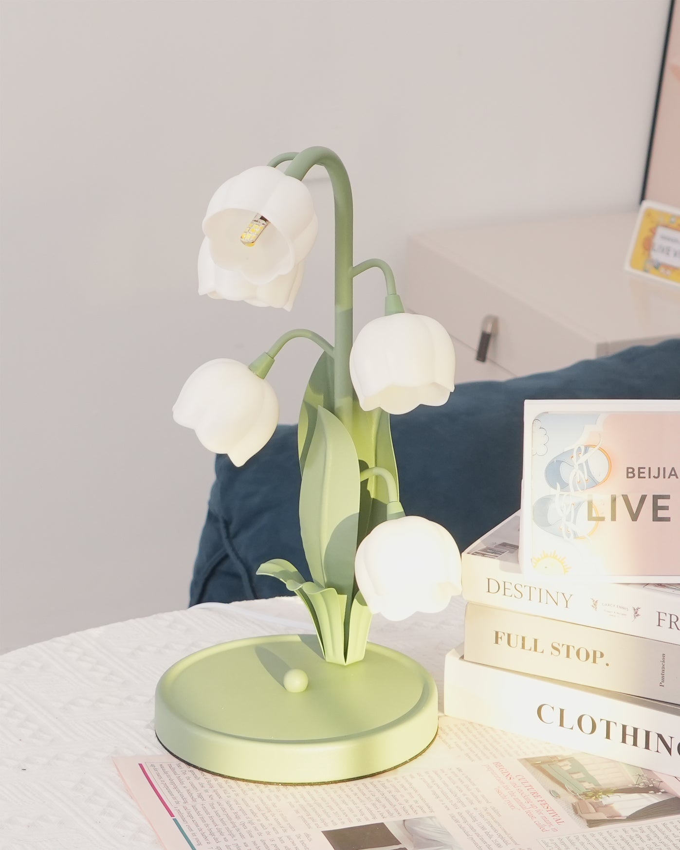 Bellflower Stem Table Lamp