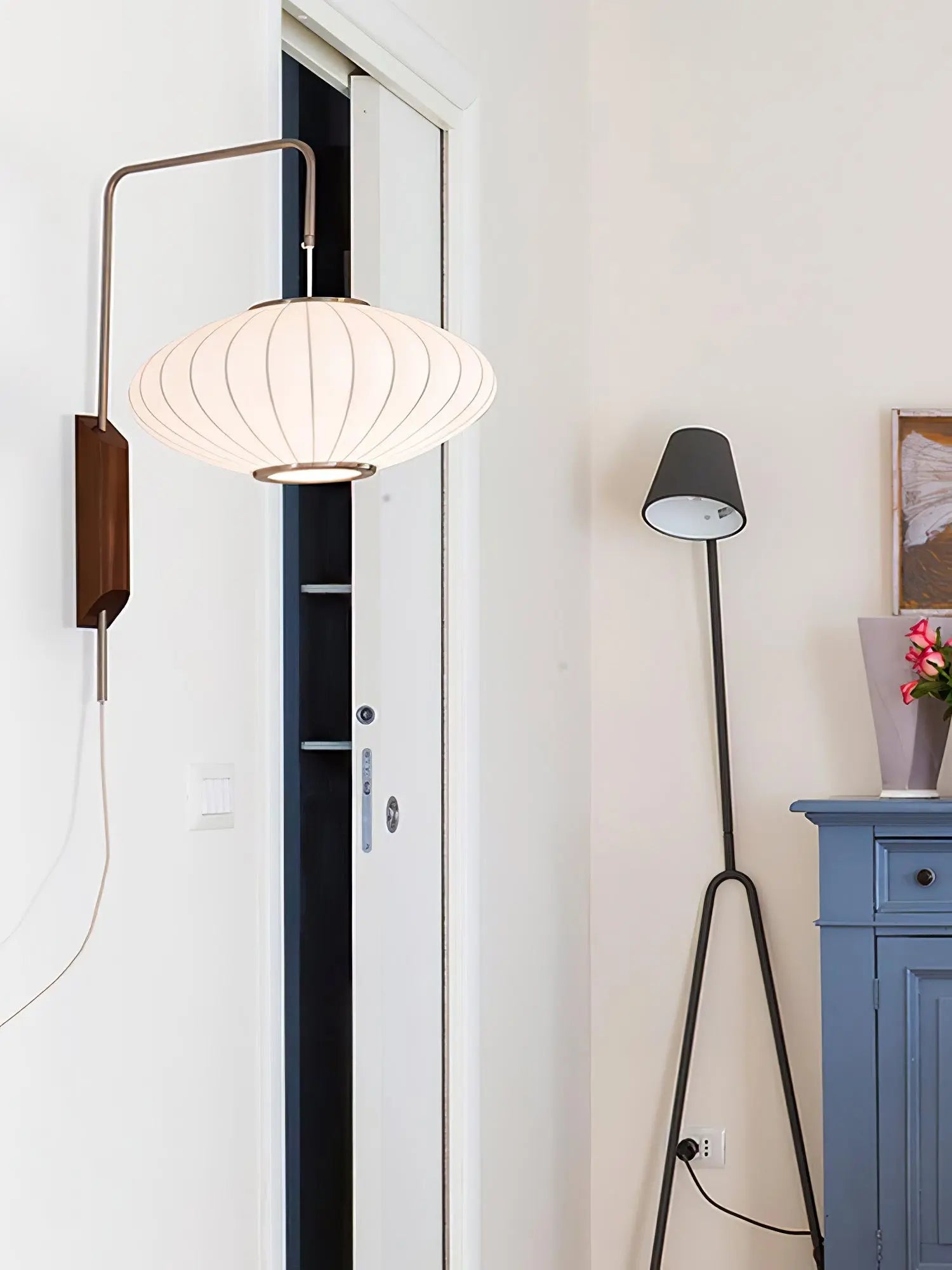 Silk Shade Flying Saucer Wall Sconce — Mid-Century Modern LED Wall Lamp with Swing Arm for Bedroom, Living Room, Study and Reading Nook, Walnut and Chrome Accent Erbstuk