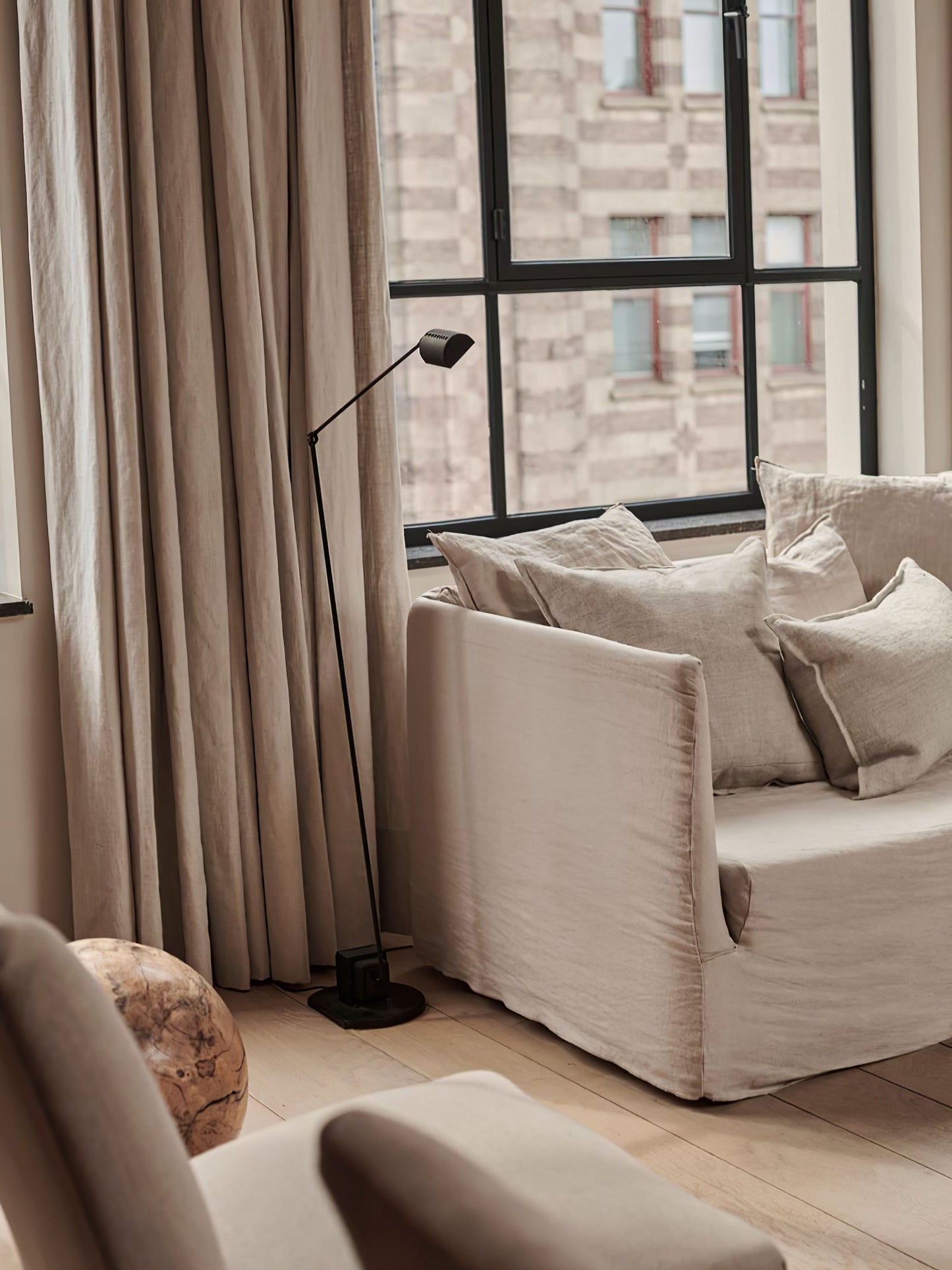 Dimmable Swivel Task Floor Lamp