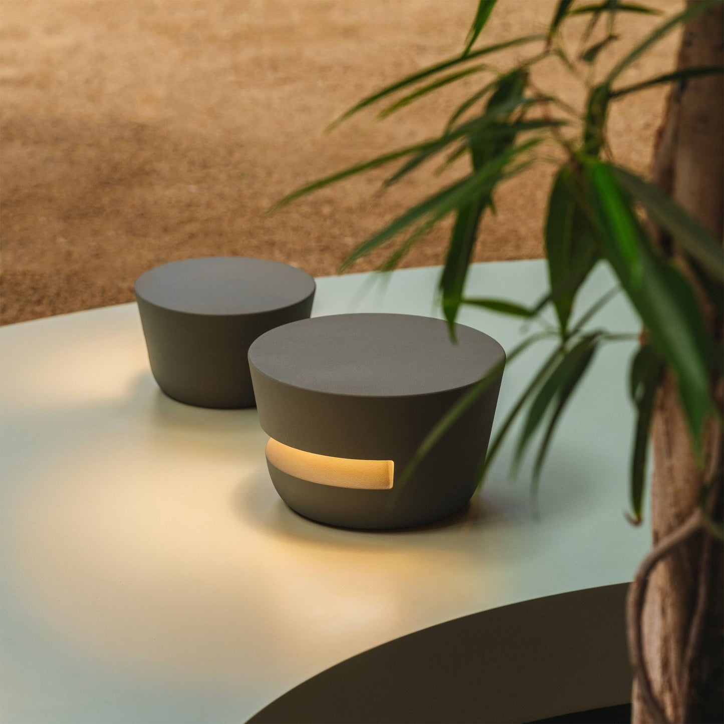 Aluminum Disc Outdoor Table Lamp