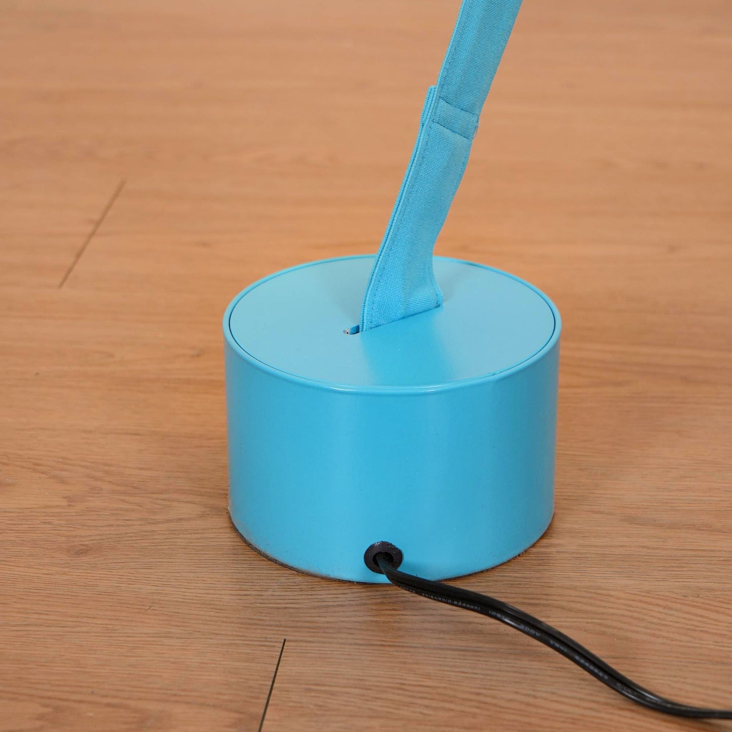 Slim Tension Pole Floor to Ceiling Lamp