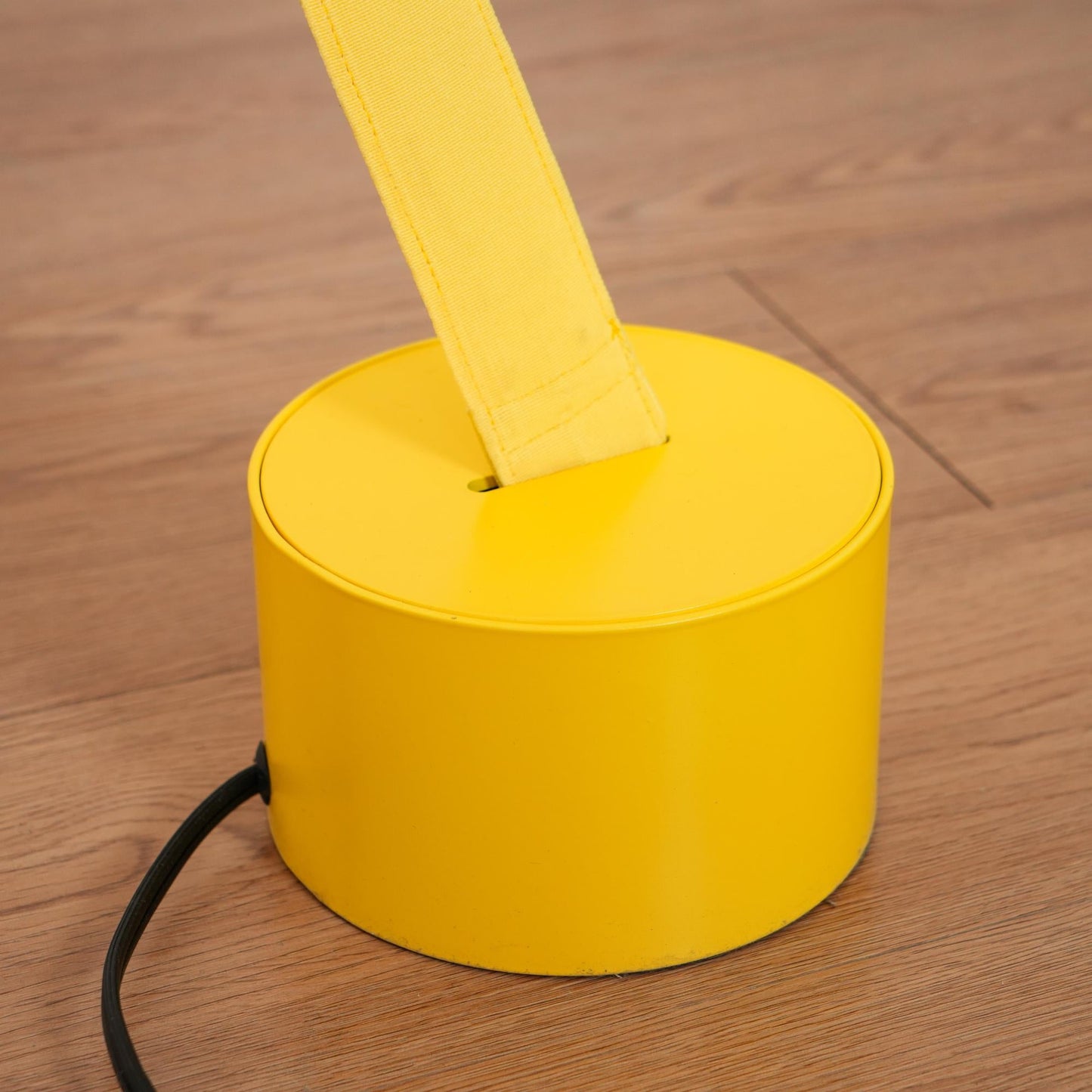 Slim Tension Pole Floor to Ceiling Lamp