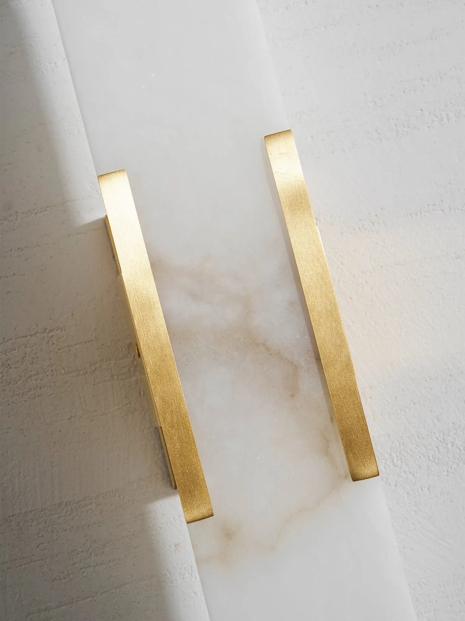 D. Oblong Alabaster Wall Sconce Erbstuk