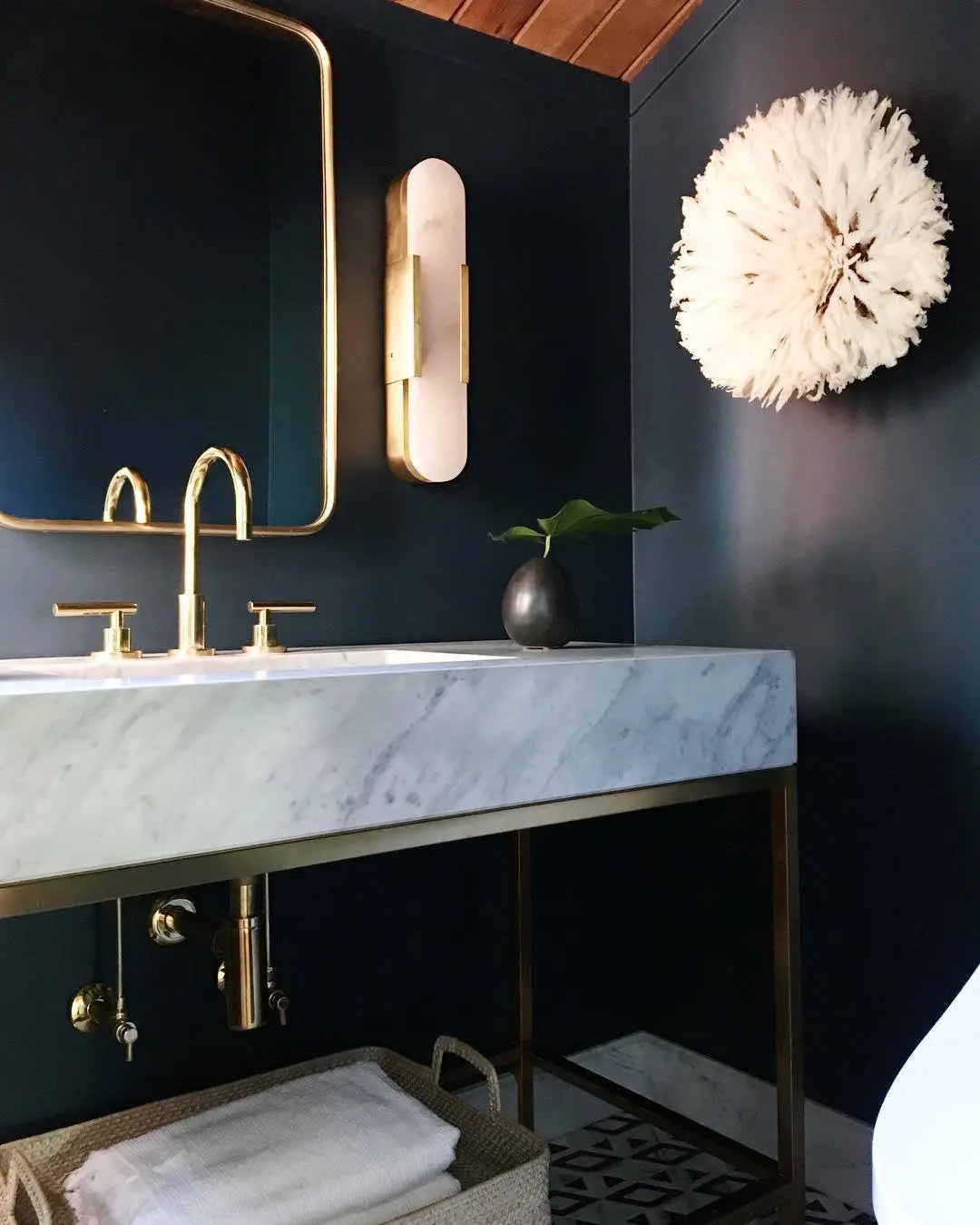 D. Oblong Alabaster Wall Sconce Erbstuk