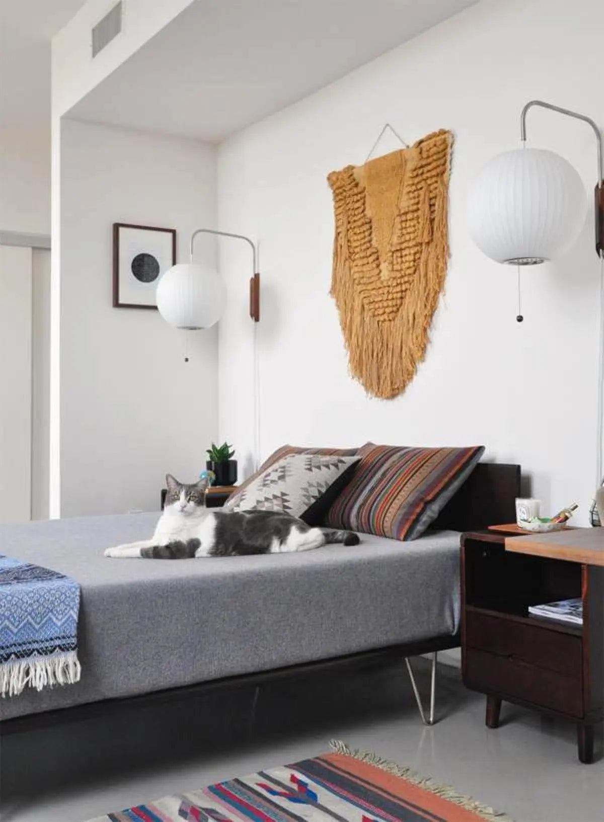 Silk Shade Flying Saucer Wall Sconce — Mid-Century Modern LED Wall Lamp with Swing Arm for Bedroom, Living Room, Study and Reading Nook, Walnut and Chrome Accent Erbstuk