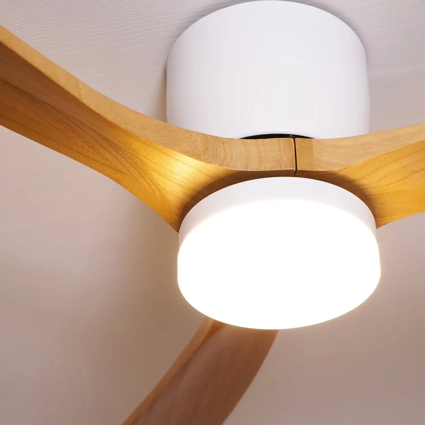 Nordic Wooden Ceiling Fan Light Erbstuk