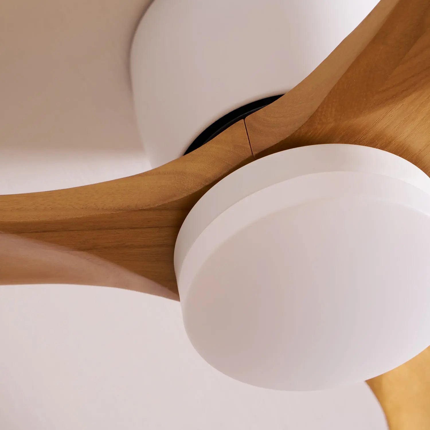 Nordic Wooden Ceiling Fan Light Erbstuk