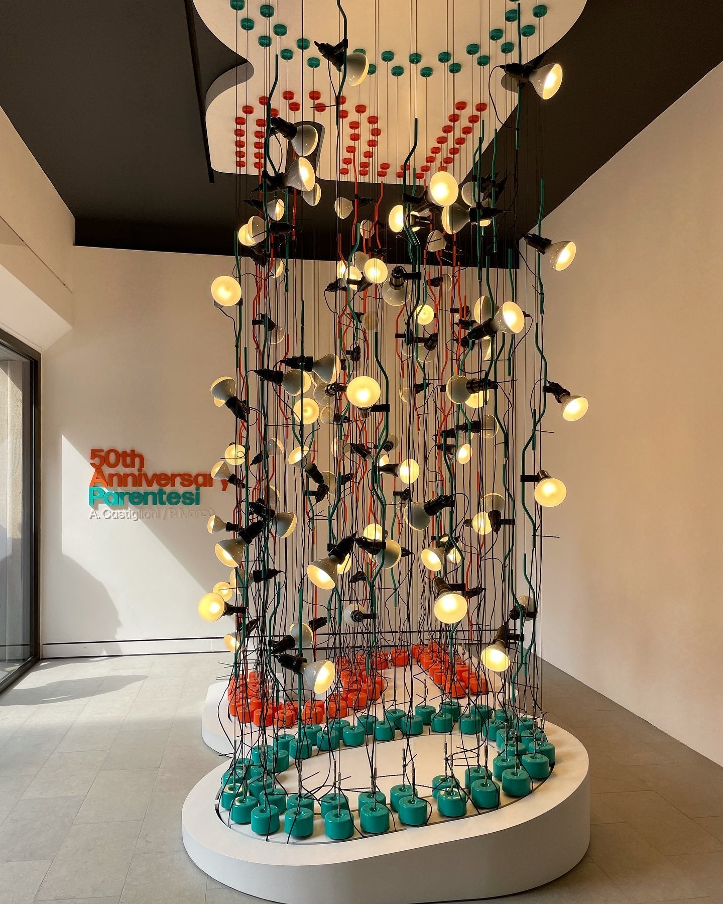 Adjustable Tension Rod Floor to Ceiling Lamp