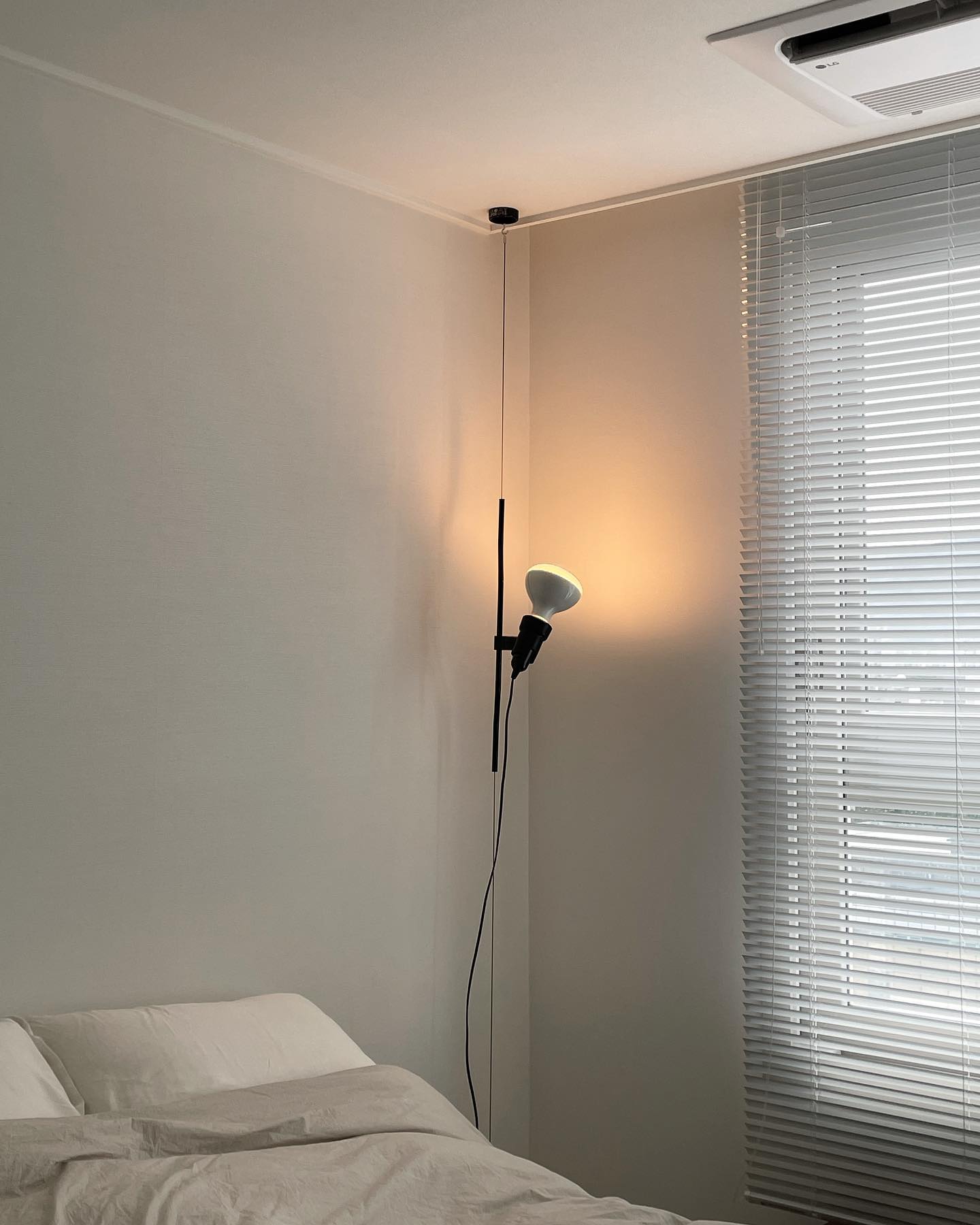 Adjustable Tension Rod Floor to Ceiling Lamp