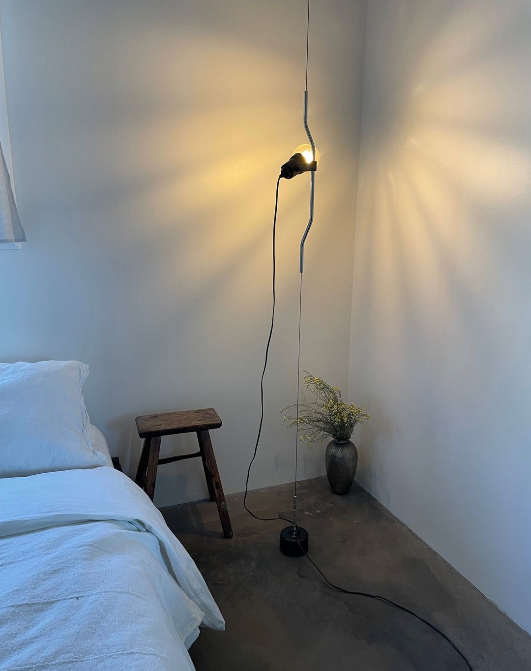 Adjustable Tension Rod Floor to Ceiling Lamp