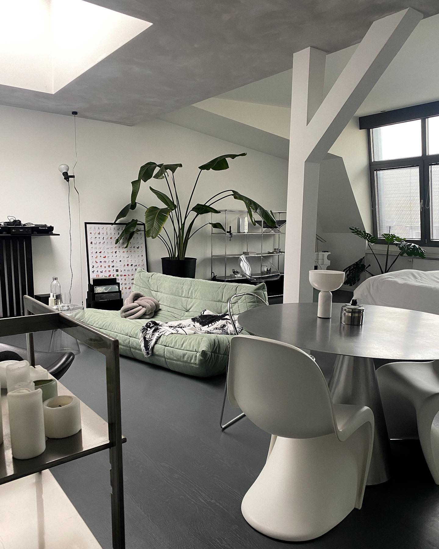 Adjustable Tension Rod Floor to Ceiling Lamp