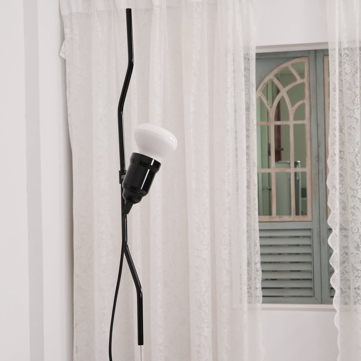 Adjustable Tension Rod Floor to Ceiling Lamp