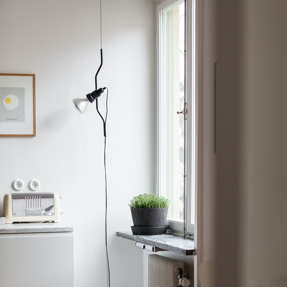 Adjustable Tension Rod Floor to Ceiling Lamp