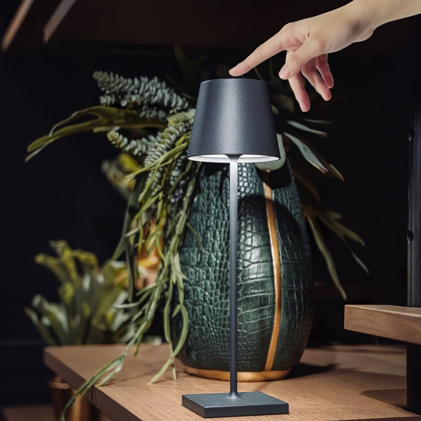 Aluminium Dome Cordless Table Lamp