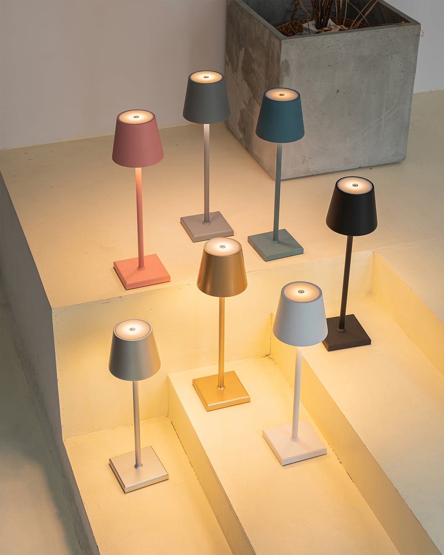 Aluminium Dome Cordless Table Lamp