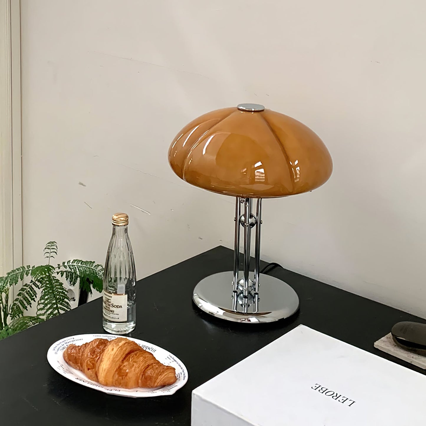 Four Leaf Amber Glass Table Lamp