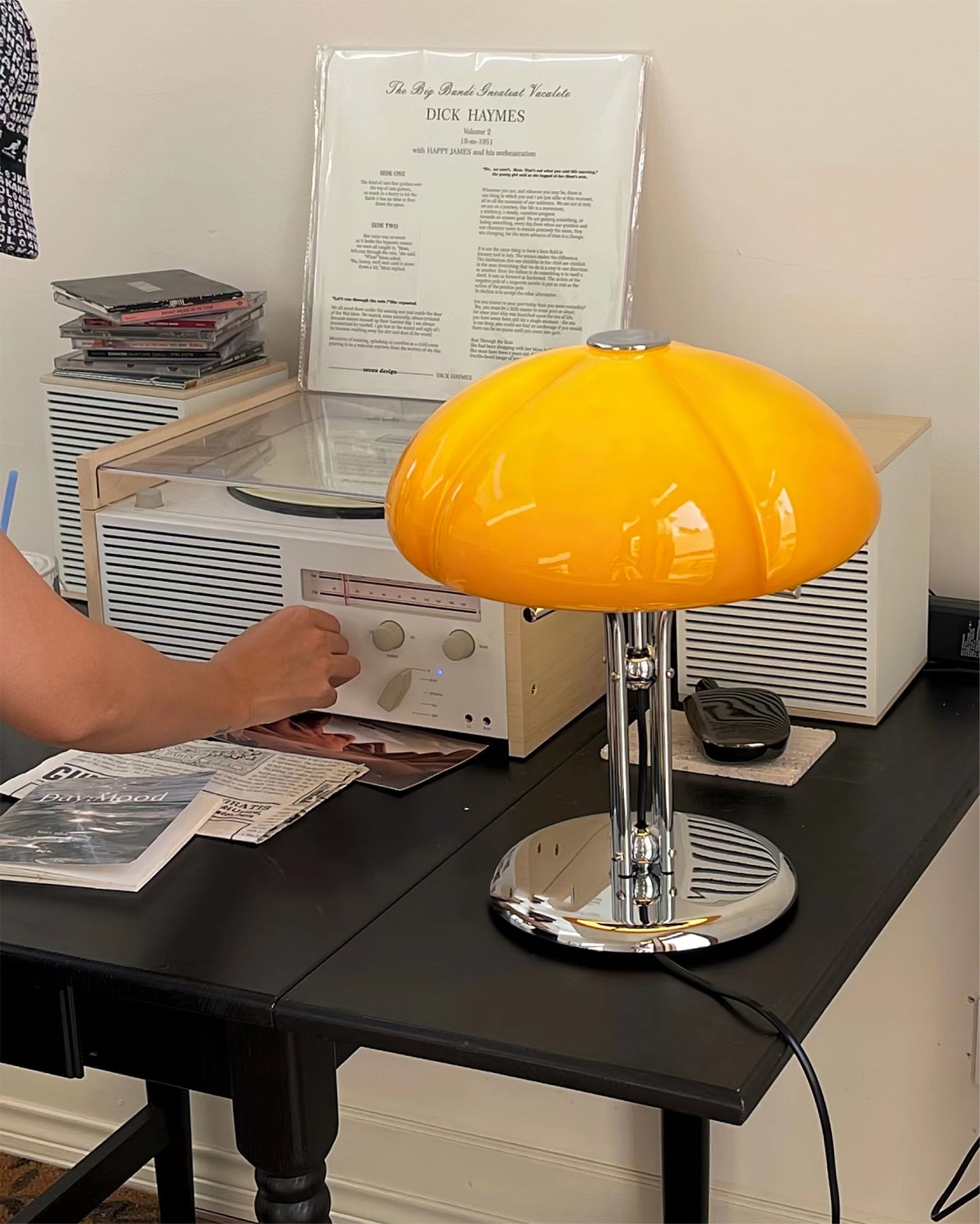 Four Leaf Amber Glass Table Lamp
