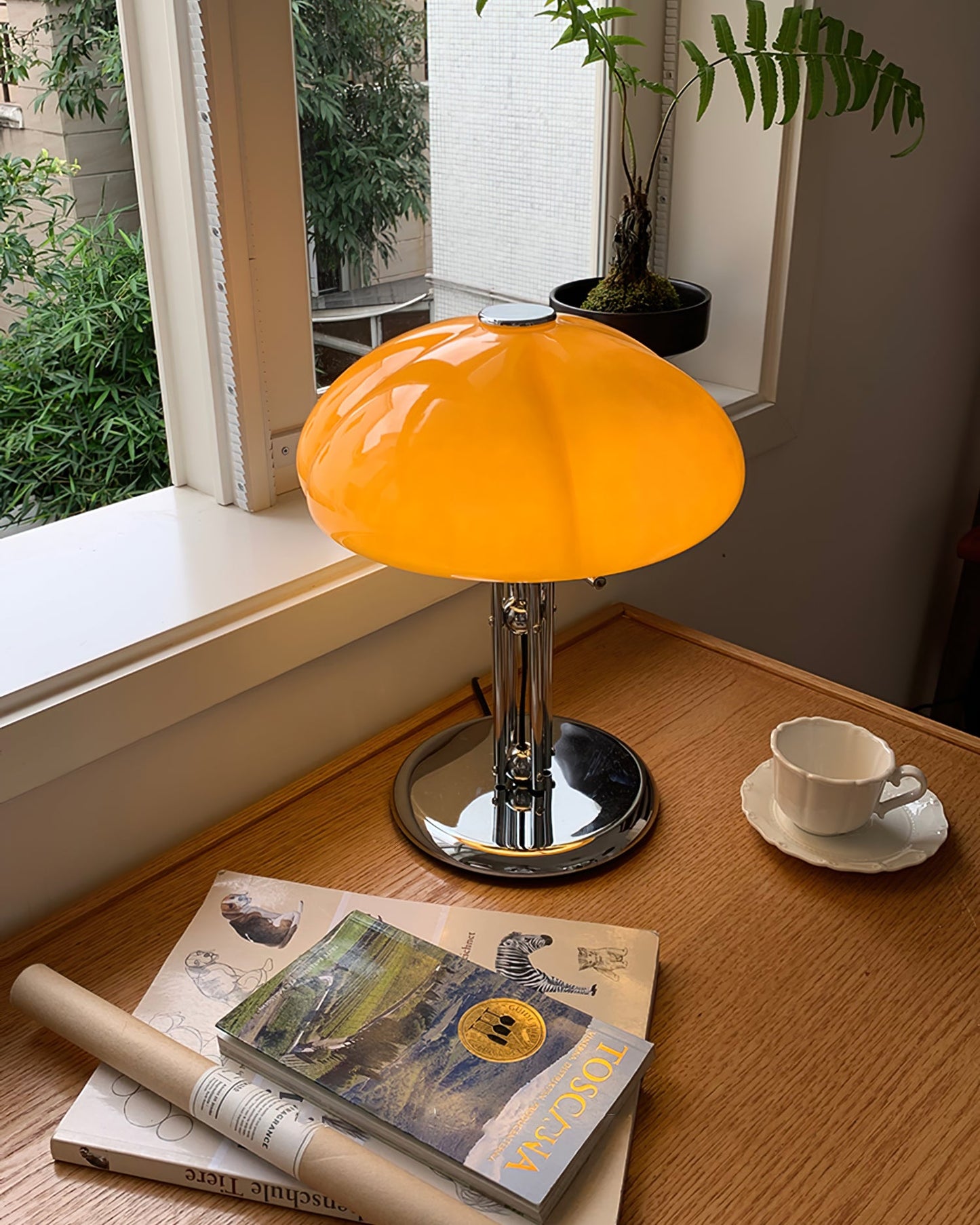 Four Leaf Amber Glass Table Lamp