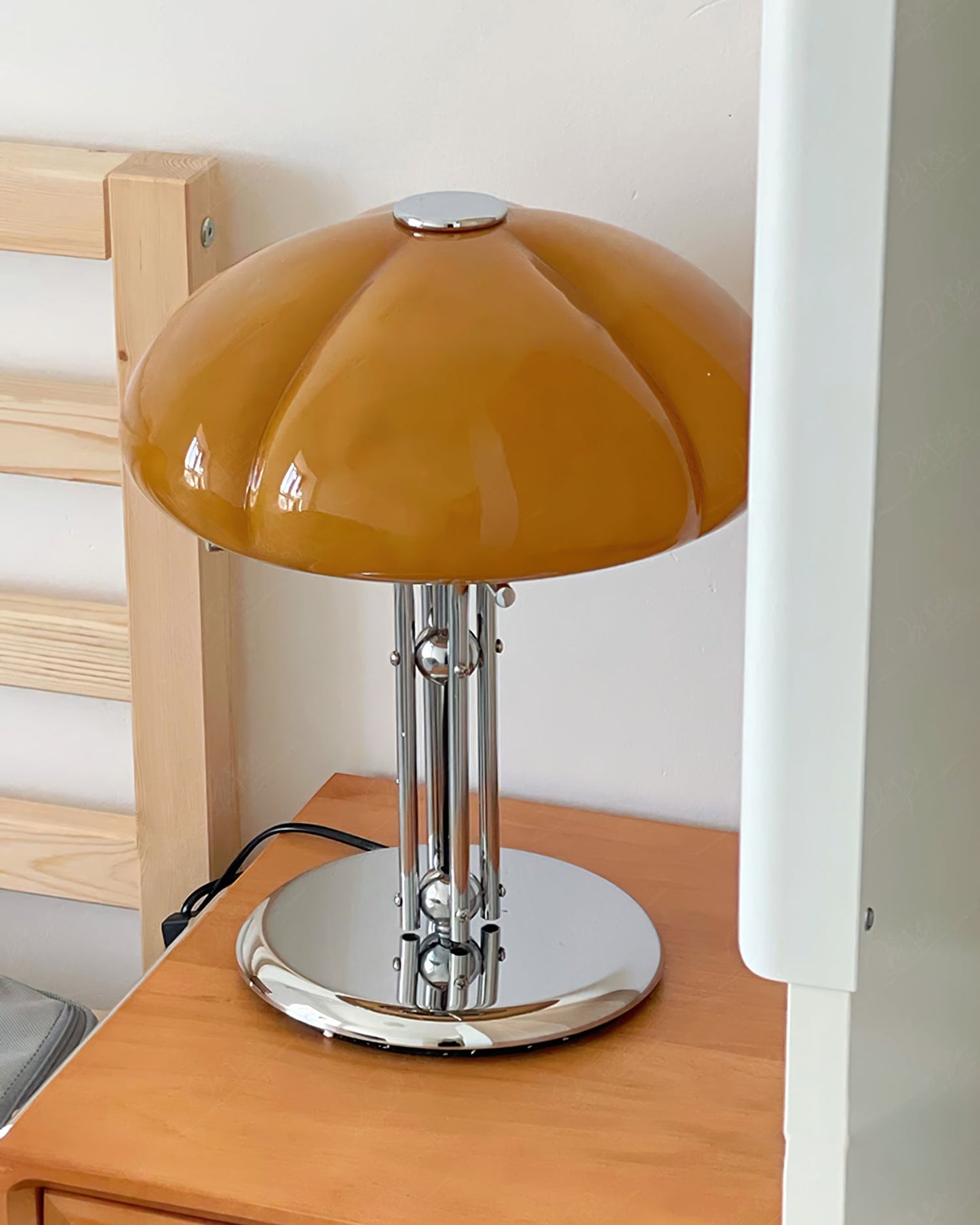 Four Leaf Amber Glass Table Lamp