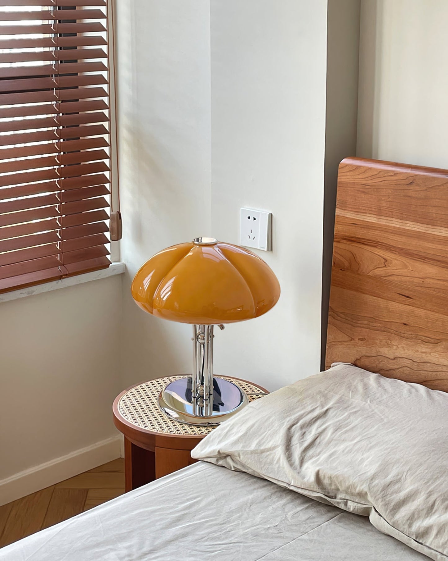 Four Leaf Amber Glass Table Lamp