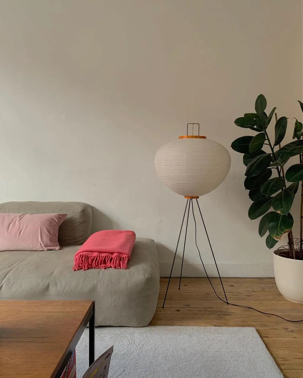 Rice Paper Lantern Floor Lamp — Sculptural Tripod Ambient Light for Living Room, Bedroom, Study and Reading Corner, Soft-Glow Paper Shade Floor Lamp Erbstuk