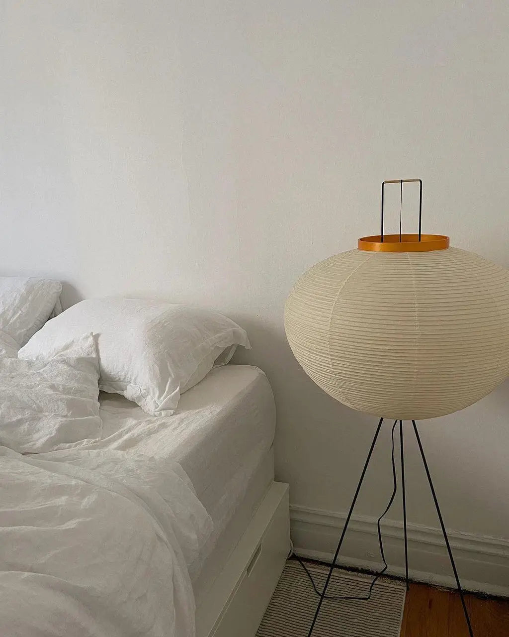 Rice Paper Lantern Floor Lamp — Sculptural Tripod Ambient Light for Living Room, Bedroom, Study and Reading Corner, Soft-Glow Paper Shade Floor Lamp Erbstuk