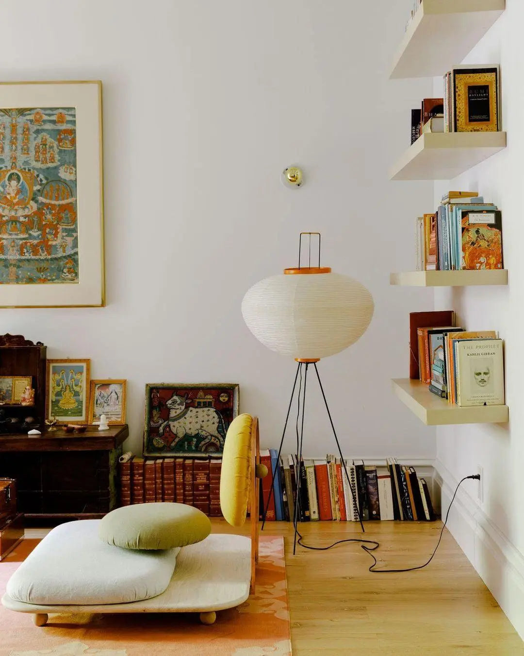 Rice Paper Lantern Floor Lamp — Sculptural Tripod Ambient Light for Living Room, Bedroom, Study and Reading Corner, Soft-Glow Paper Shade Floor Lamp Erbstuk