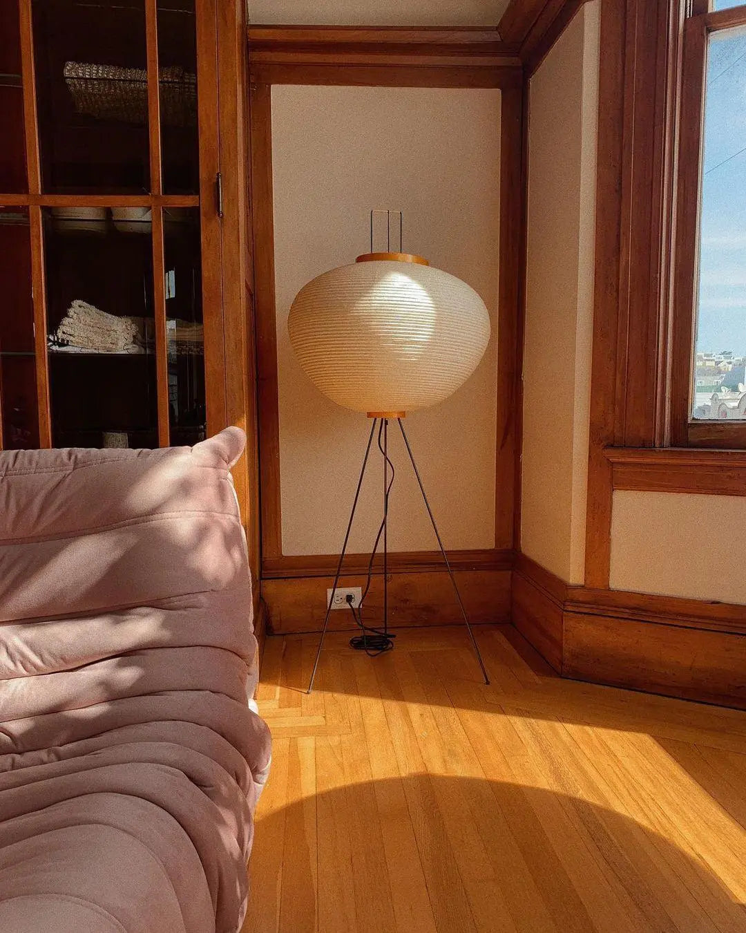 Rice Paper Lantern Floor Lamp — Sculptural Tripod Ambient Light for Living Room, Bedroom, Study and Reading Corner, Soft-Glow Paper Shade Floor Lamp Erbstuk
