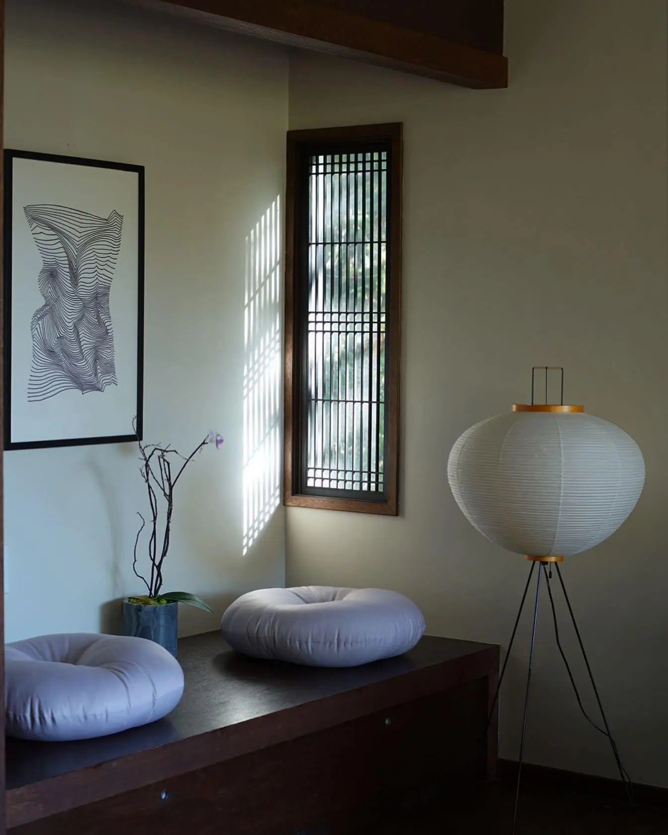 Rice Paper Lantern Floor Lamp — Sculptural Tripod Ambient Light for Living Room, Bedroom, Study and Reading Corner, Soft-Glow Paper Shade Floor Lamp Erbstuk