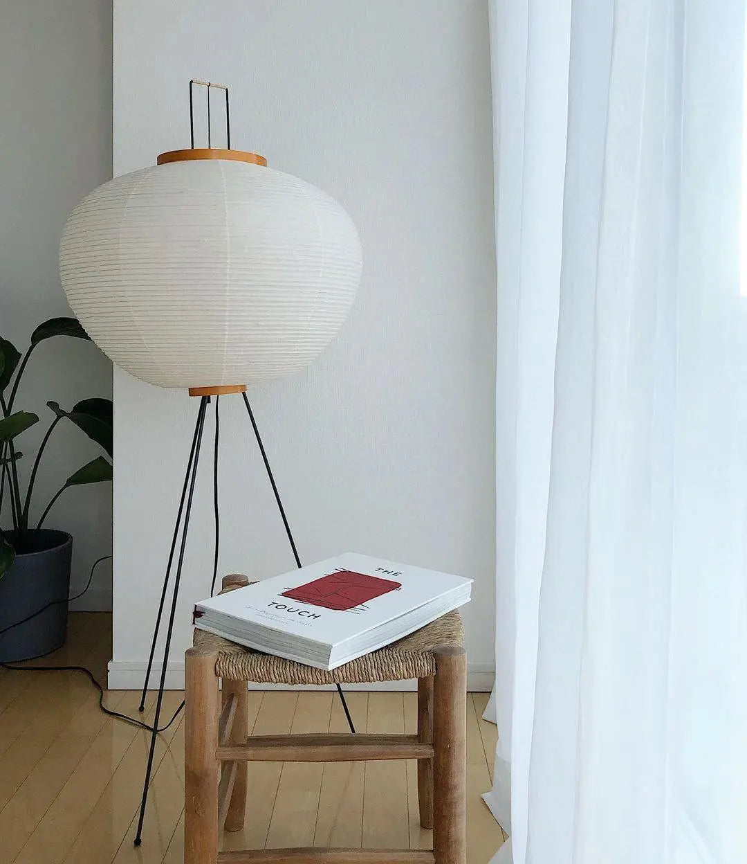 Rice Paper Lantern Floor Lamp — Sculptural Tripod Ambient Light for Living Room, Bedroom, Study and Reading Corner, Soft-Glow Paper Shade Floor Lamp Erbstuk