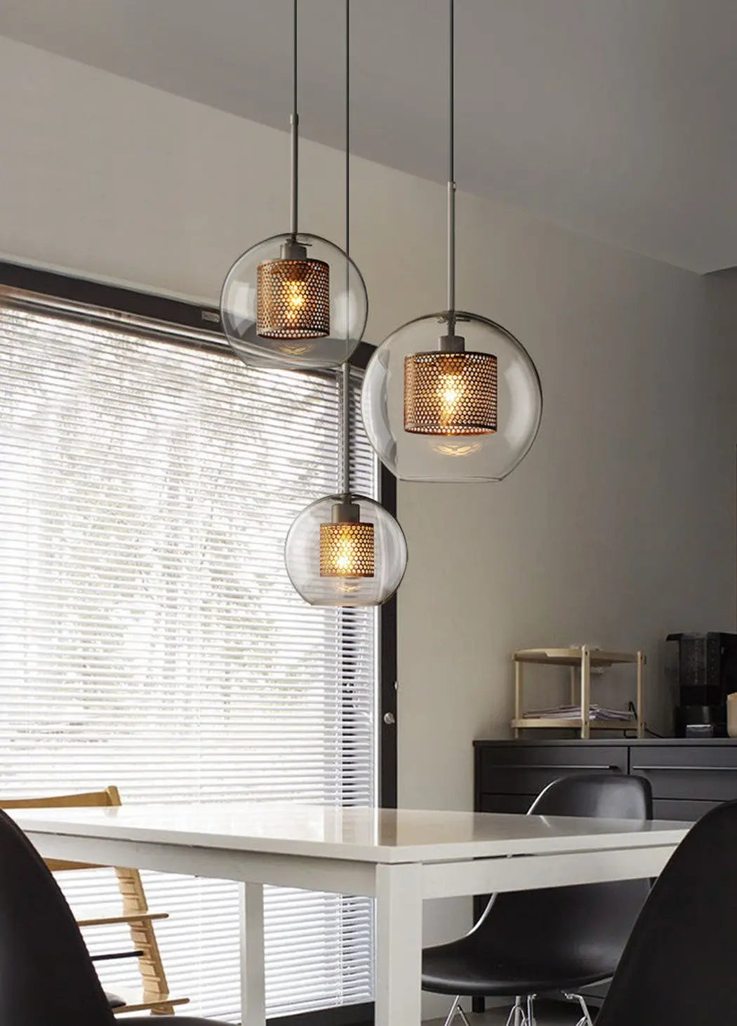 Mesh-Banded Glass Globe Pendant Light — Metal & Glass Shade in Sphere, Capsule & Oversized Silhouettes, Bronze Finish, E27 Modern Hanging Lamp for Kitchens, Bars, Bedrooms & Dining Rooms Erbstuk