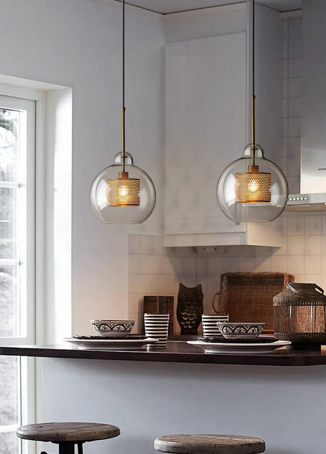 Mesh-Banded Glass Globe Pendant Light — Metal & Glass Shade in Sphere, Capsule & Oversized Silhouettes, Bronze Finish, E27 Modern Hanging Lamp for Kitchens, Bars, Bedrooms & Dining Rooms Erbstuk