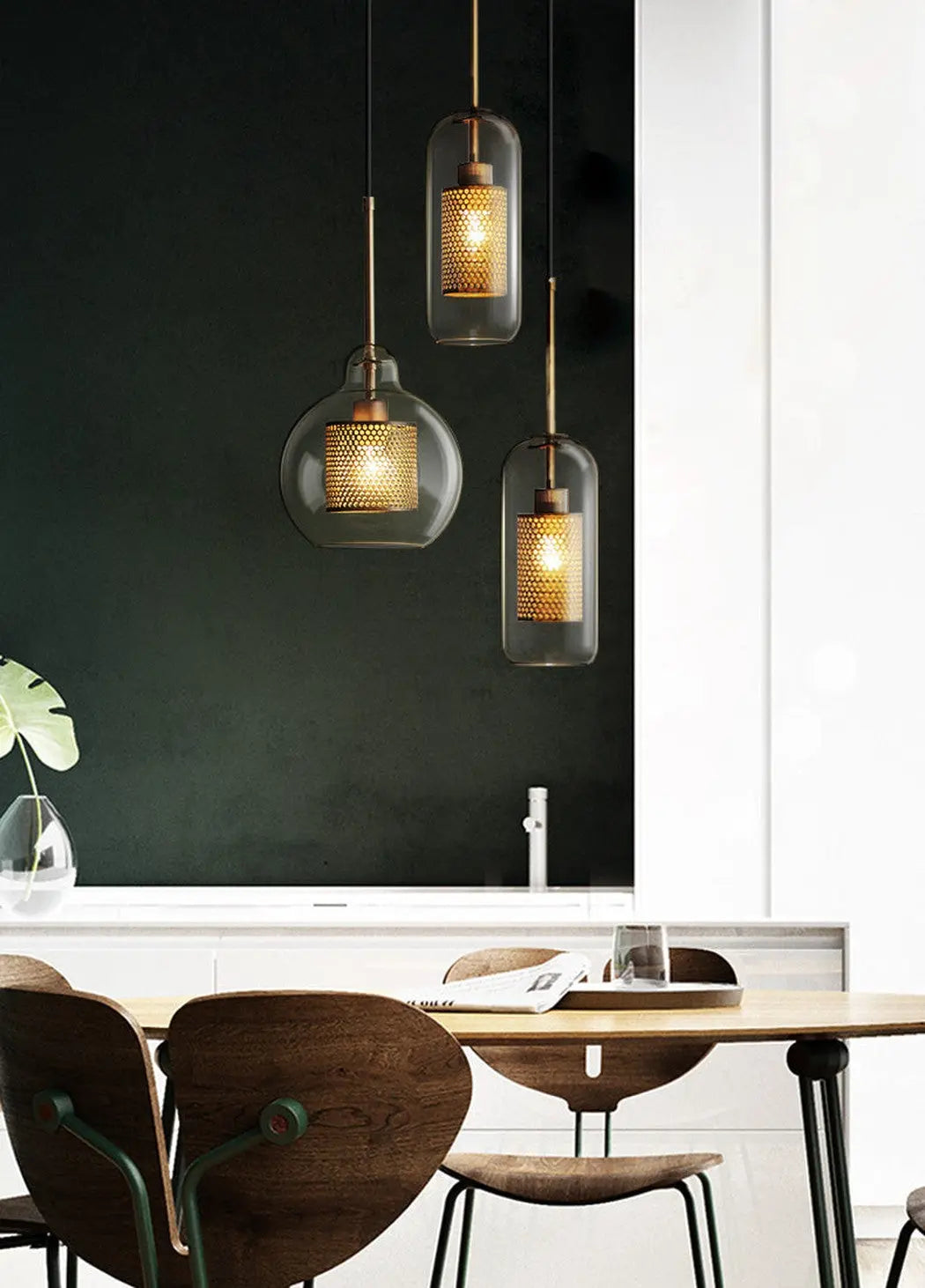 Mesh-Banded Glass Globe Pendant Light — Metal & Glass Shade in Sphere, Capsule & Oversized Silhouettes, Bronze Finish, E27 Modern Hanging Lamp for Kitchens, Bars, Bedrooms & Dining Rooms Erbstuk
