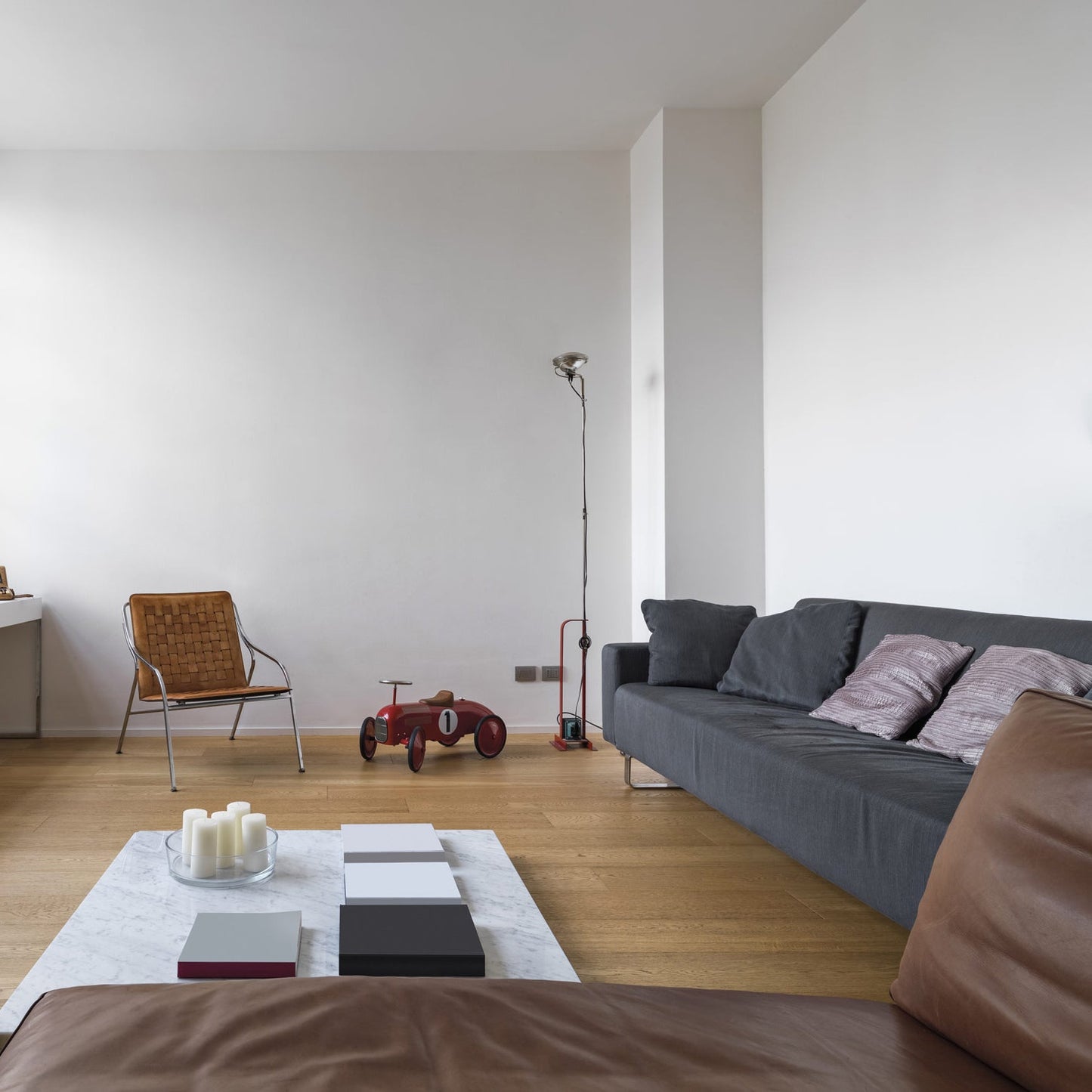 Telescopic Industrial Floor Lamp