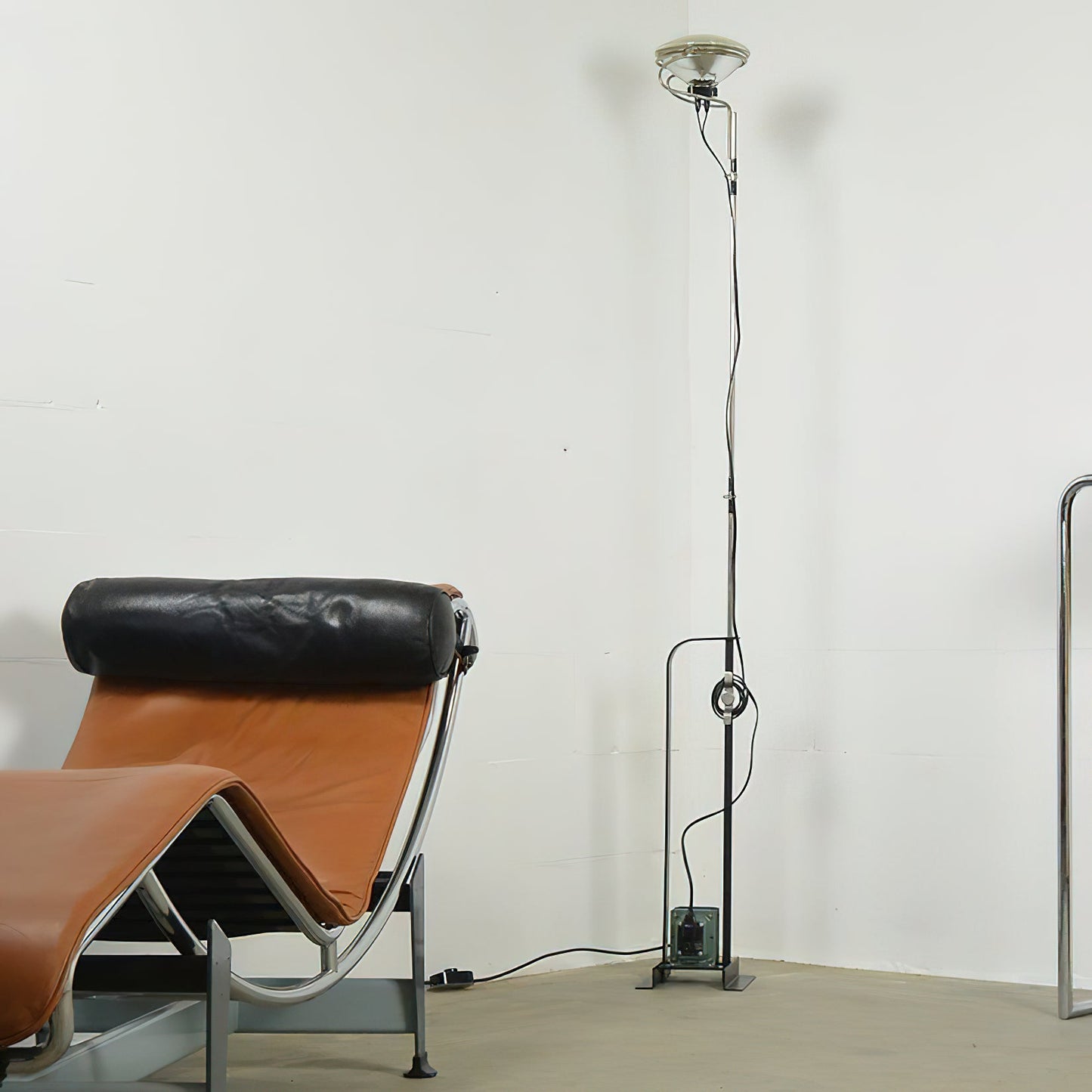 Telescopic Industrial Floor Lamp