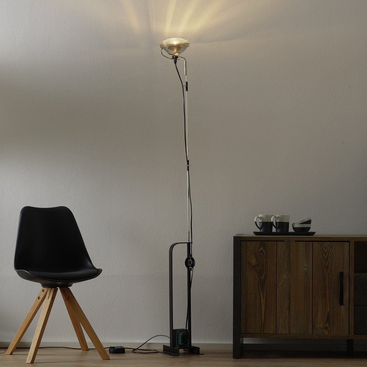 Telescopic Industrial Floor Lamp