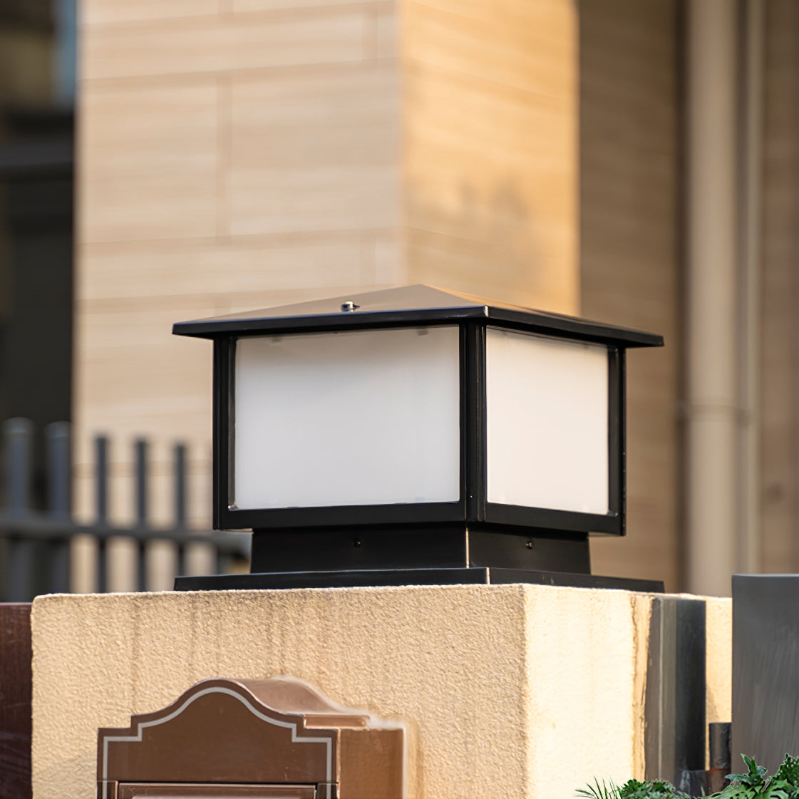 Frosted Drum Solar Outdoor Table Lamp